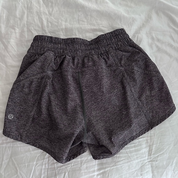Lululemon Wind Shorts - Size 6 - Picture 4 of 4